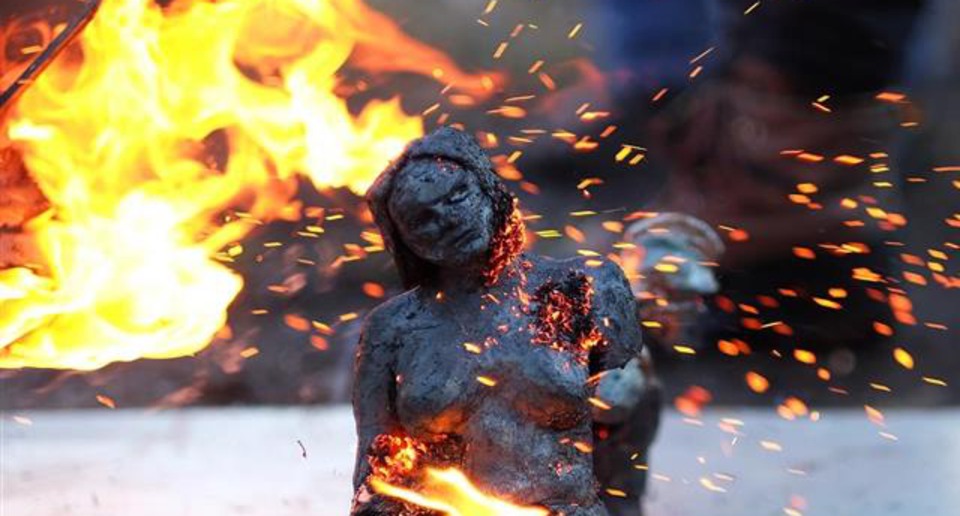 Bränning av konstverk.