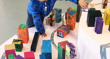 Sara Lundbergs utställning "Min väg är krokig" under Kuriosofestivalen 2018. Hälleforsnäs konstgalleri 