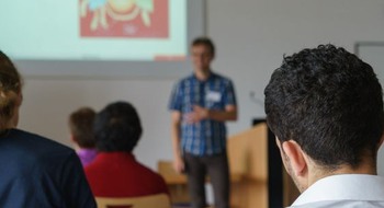 Föreläsning i skolsal