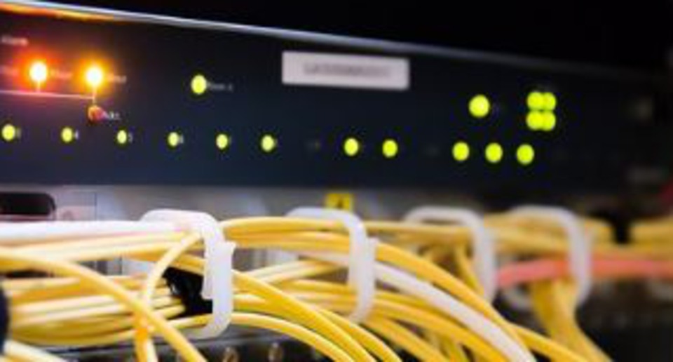Fiberkablar i buntband.
