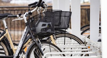 Parkerade cyklar.