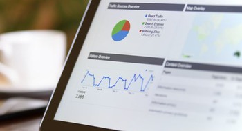 En surfplatta som visar diagram av olika slag.