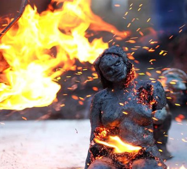 Bränning av konstverk.